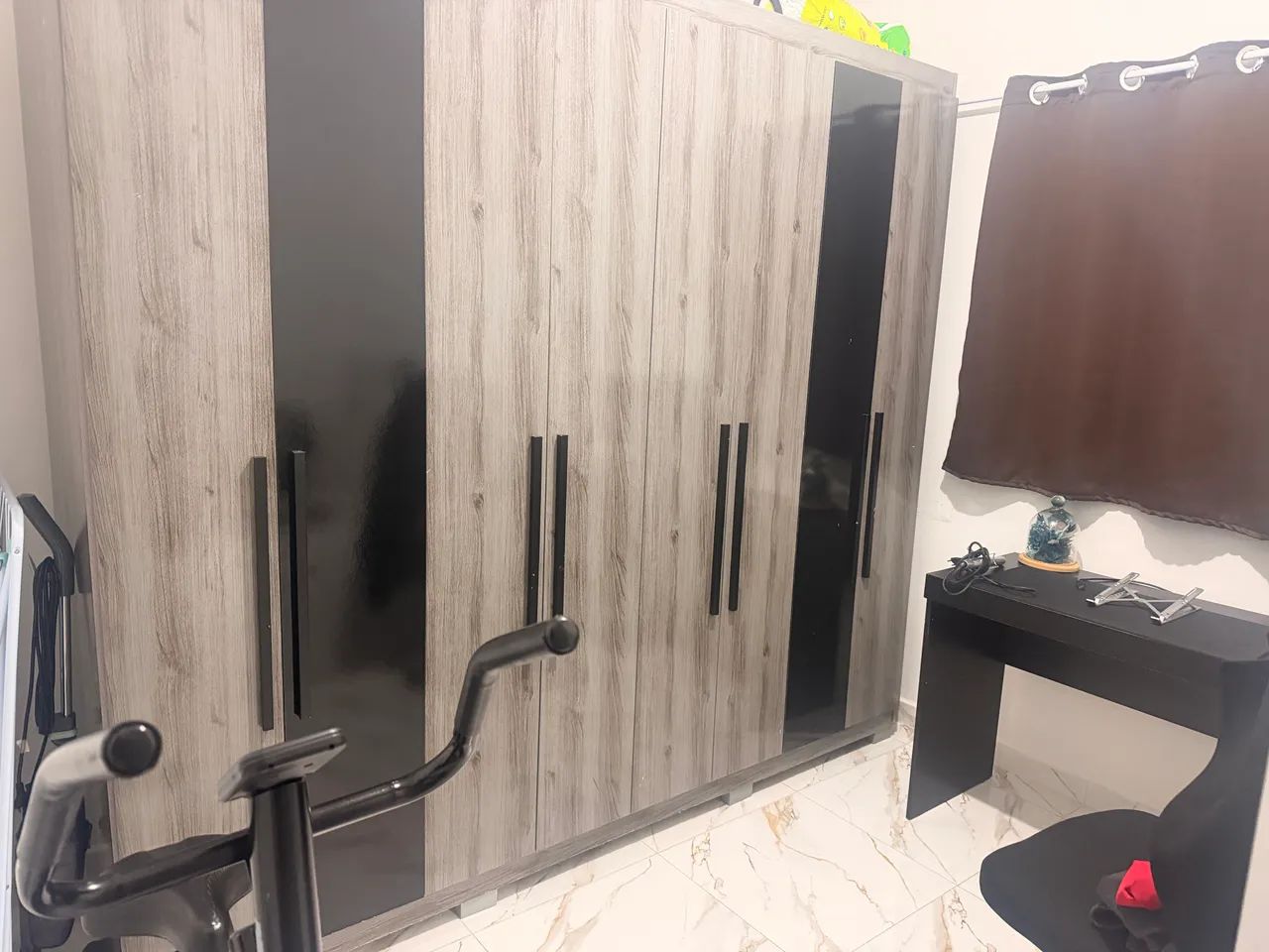 Guarda roupa preto  - Foto 3