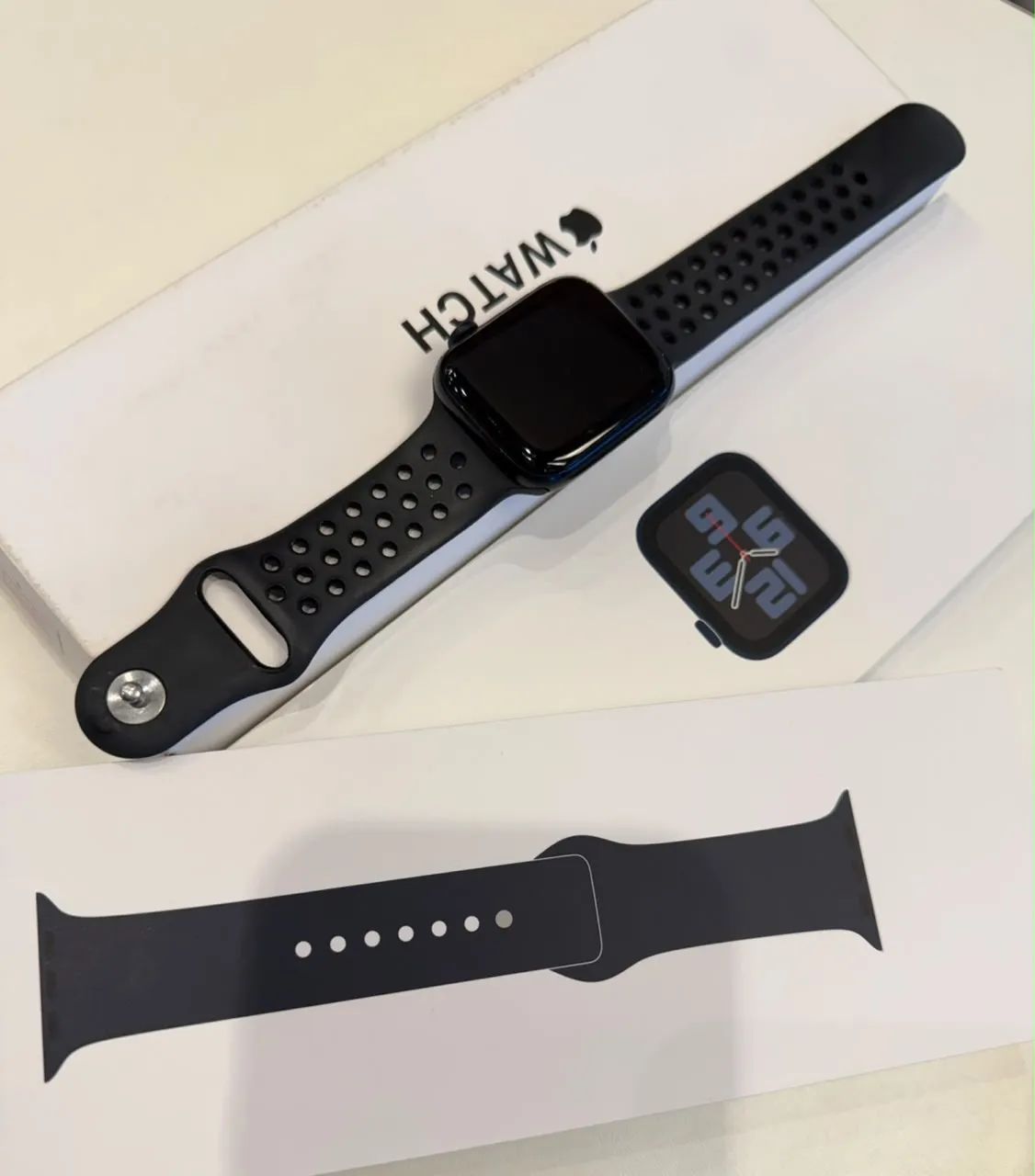 Apple Watch SE 44 M GPS - Na caixa 