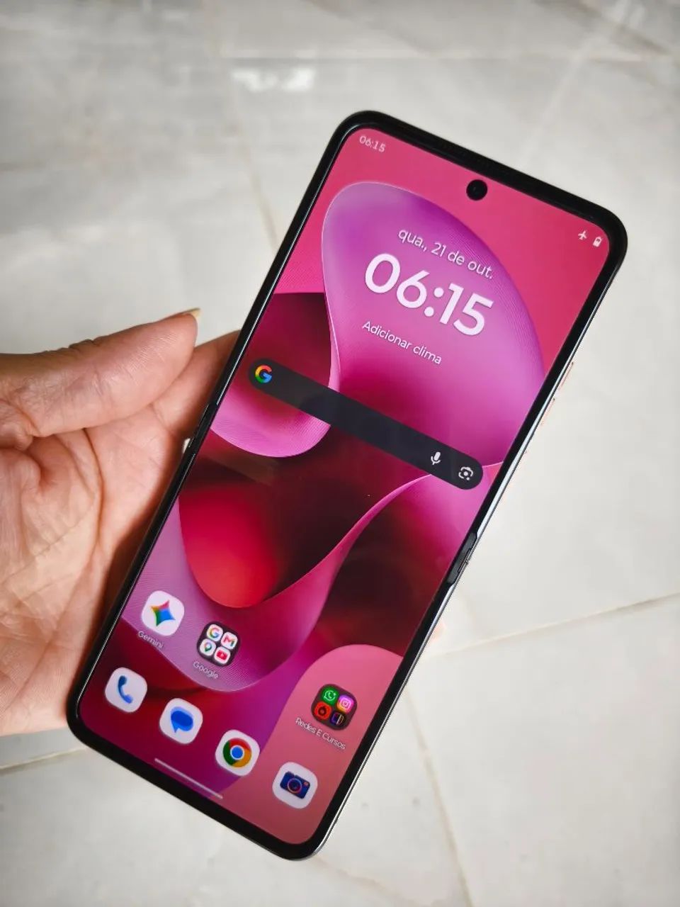 Motorola Razr 50 ultra Pantone