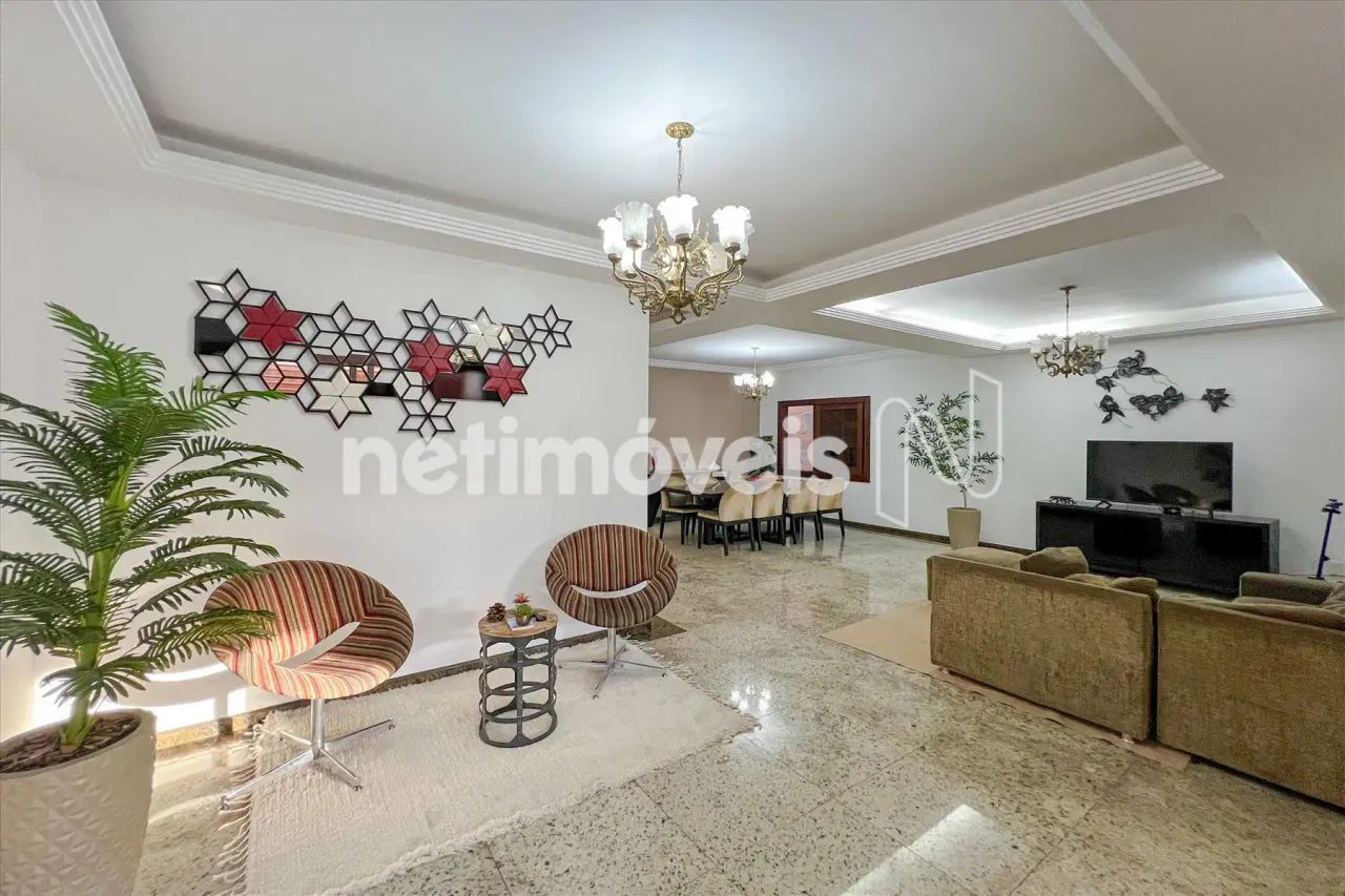 Casa de 4 quartos à venda no Letícia!