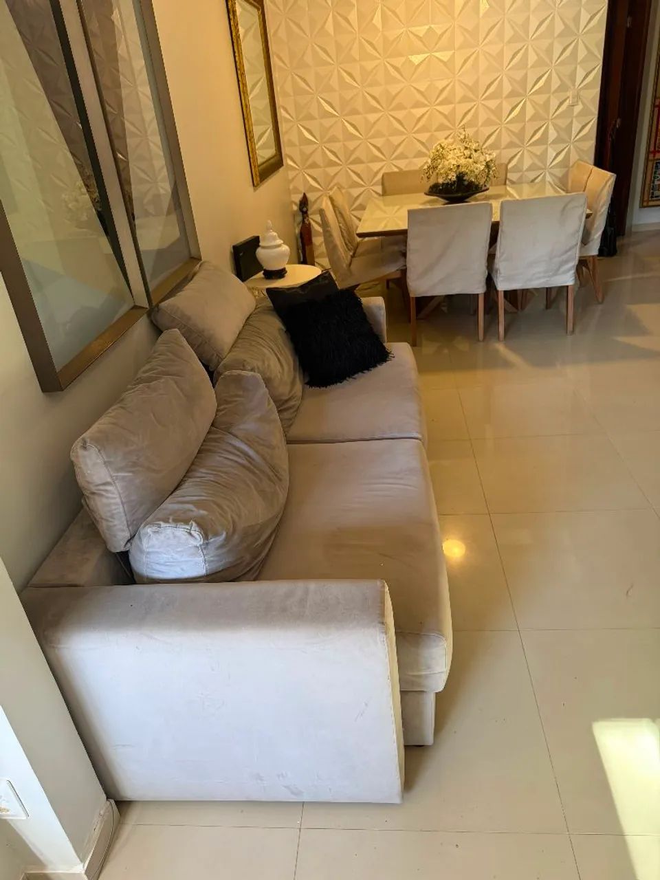 Vendo! Sofá três lugares,tem 2,5