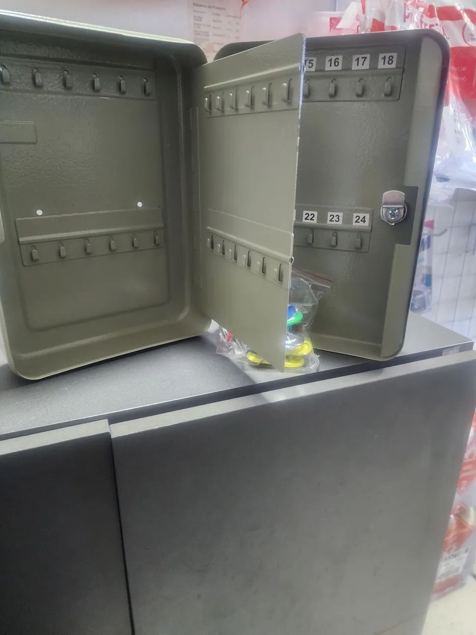 porta chave com 48 ganchos - Foto 3