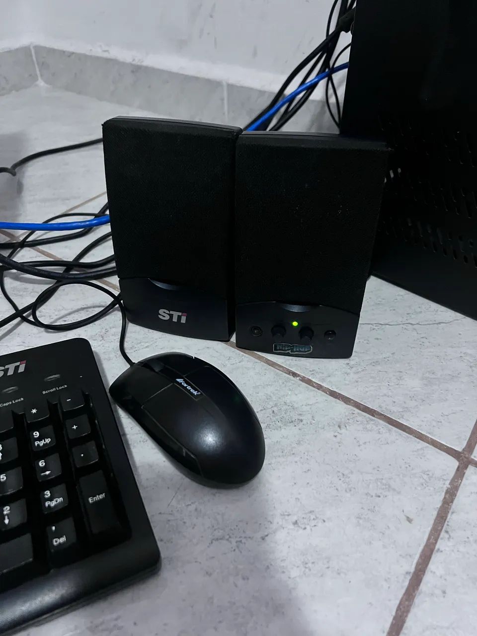 Cpu com teclado mouse e caixinhas de som - Foto 4