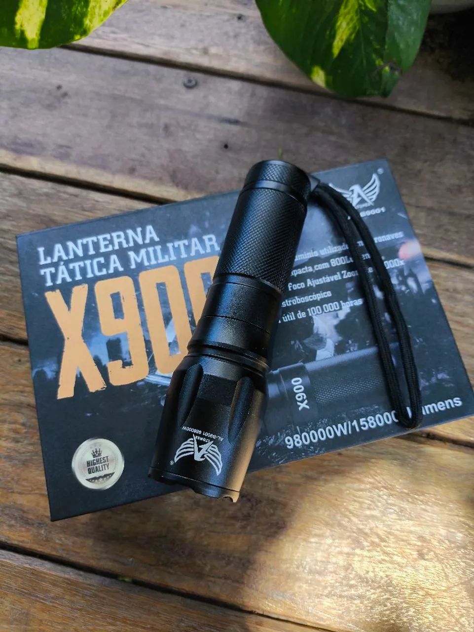 Lanterna Militar X900- Entrega grátis. Nova