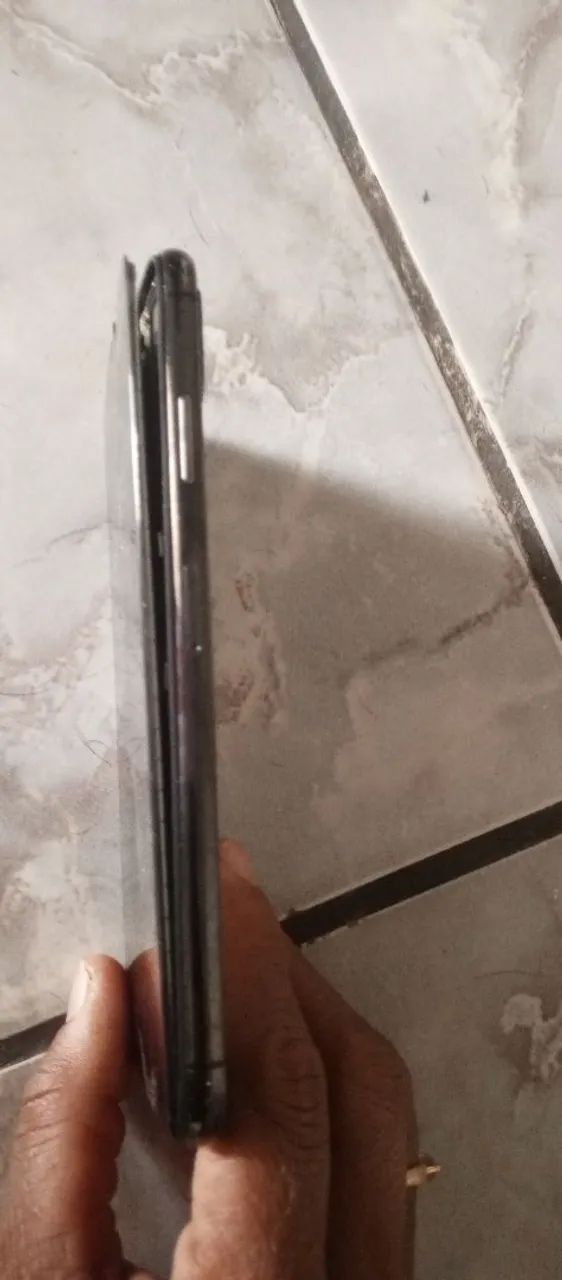 Vende -se iPhone  XS para retirar peças está quebrado e muito caro consertar  - Foto 2