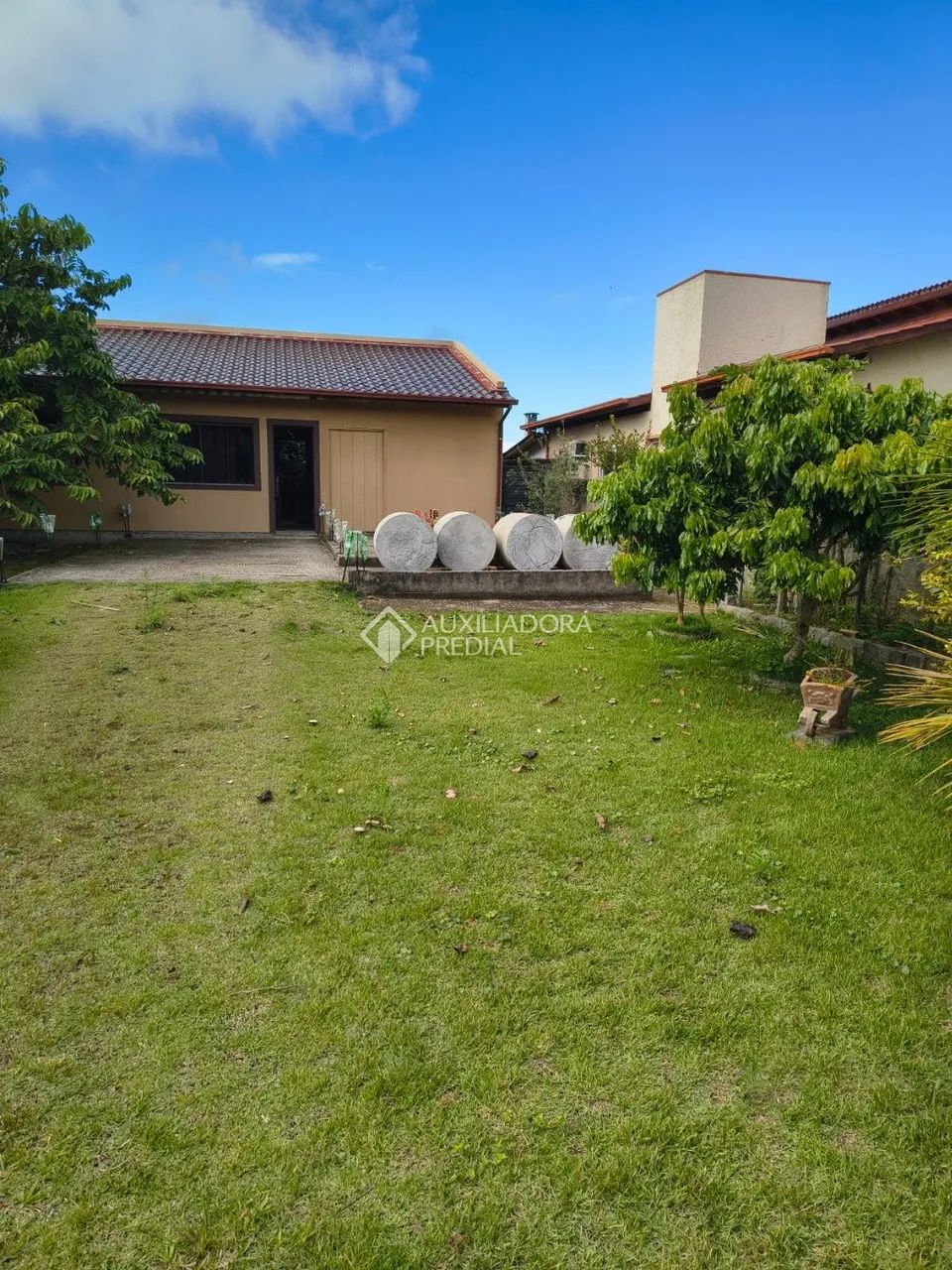 LINDA CASA DE 60 M2 COM 1 DORMITÓRIOS NO BAIRRO ARAÇATUBA, IMBITUBA SC