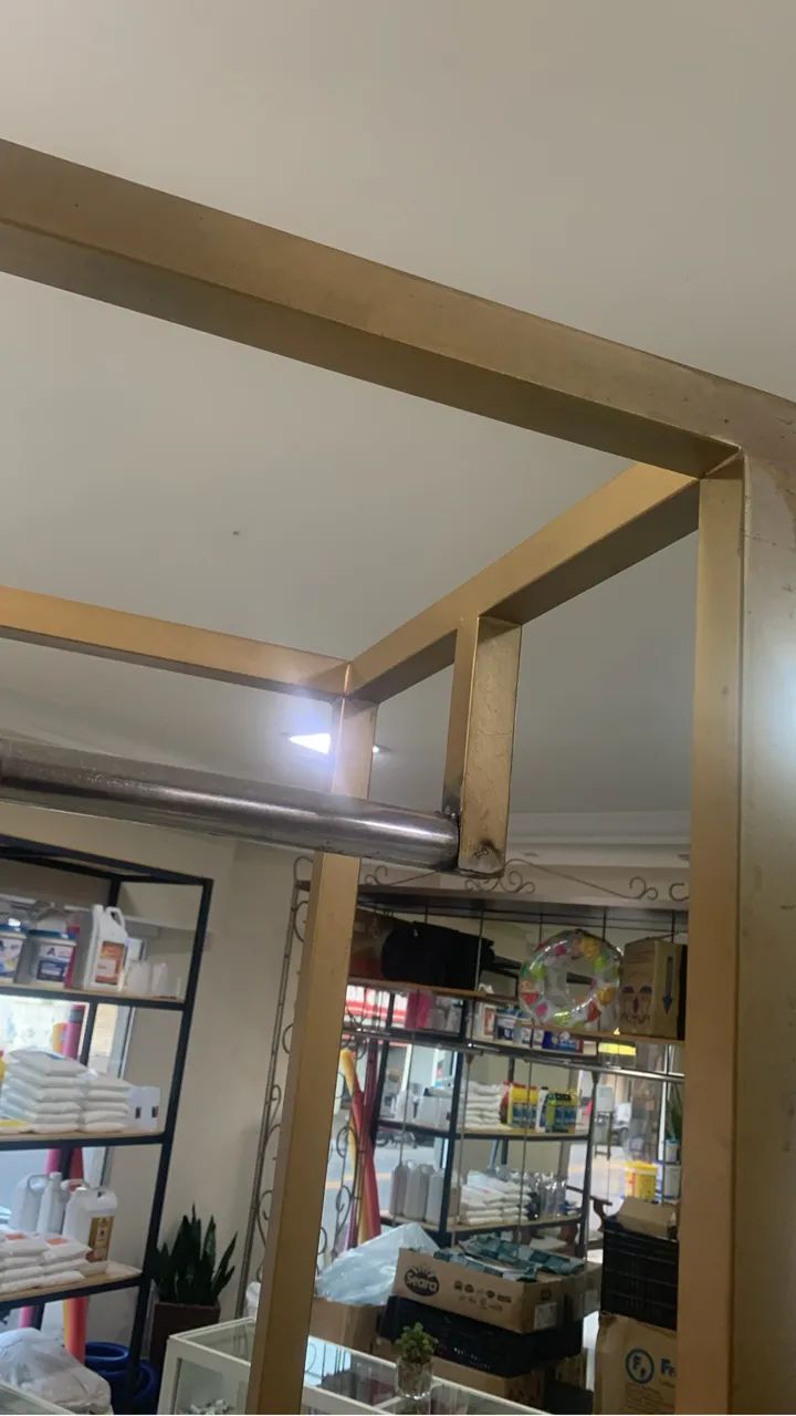 Arara expositora de roupas para loja - Com Rodinhas  - Foto 4