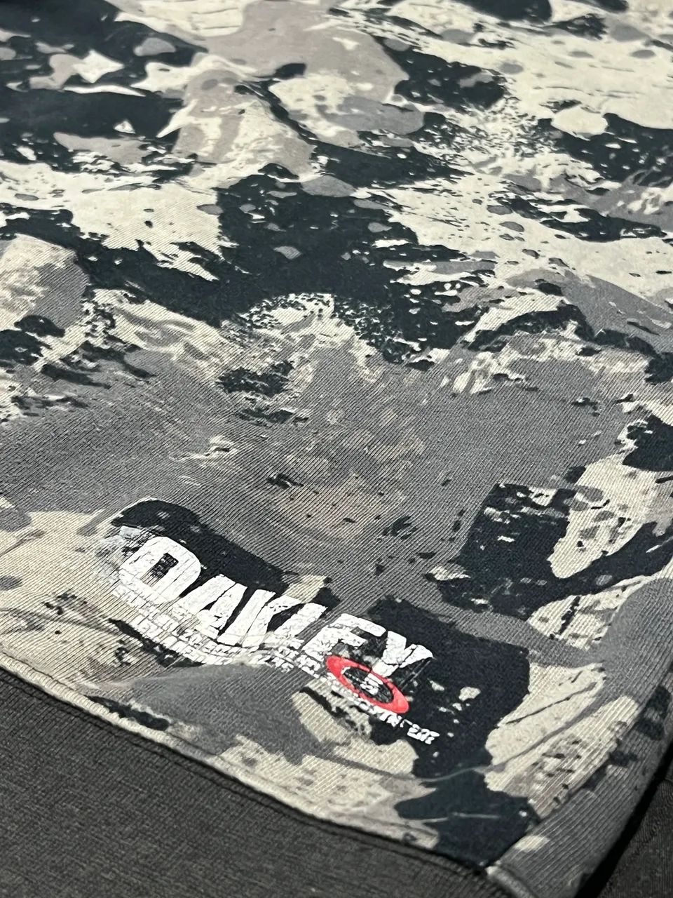 Blusa Oakley night camo - Foto 3