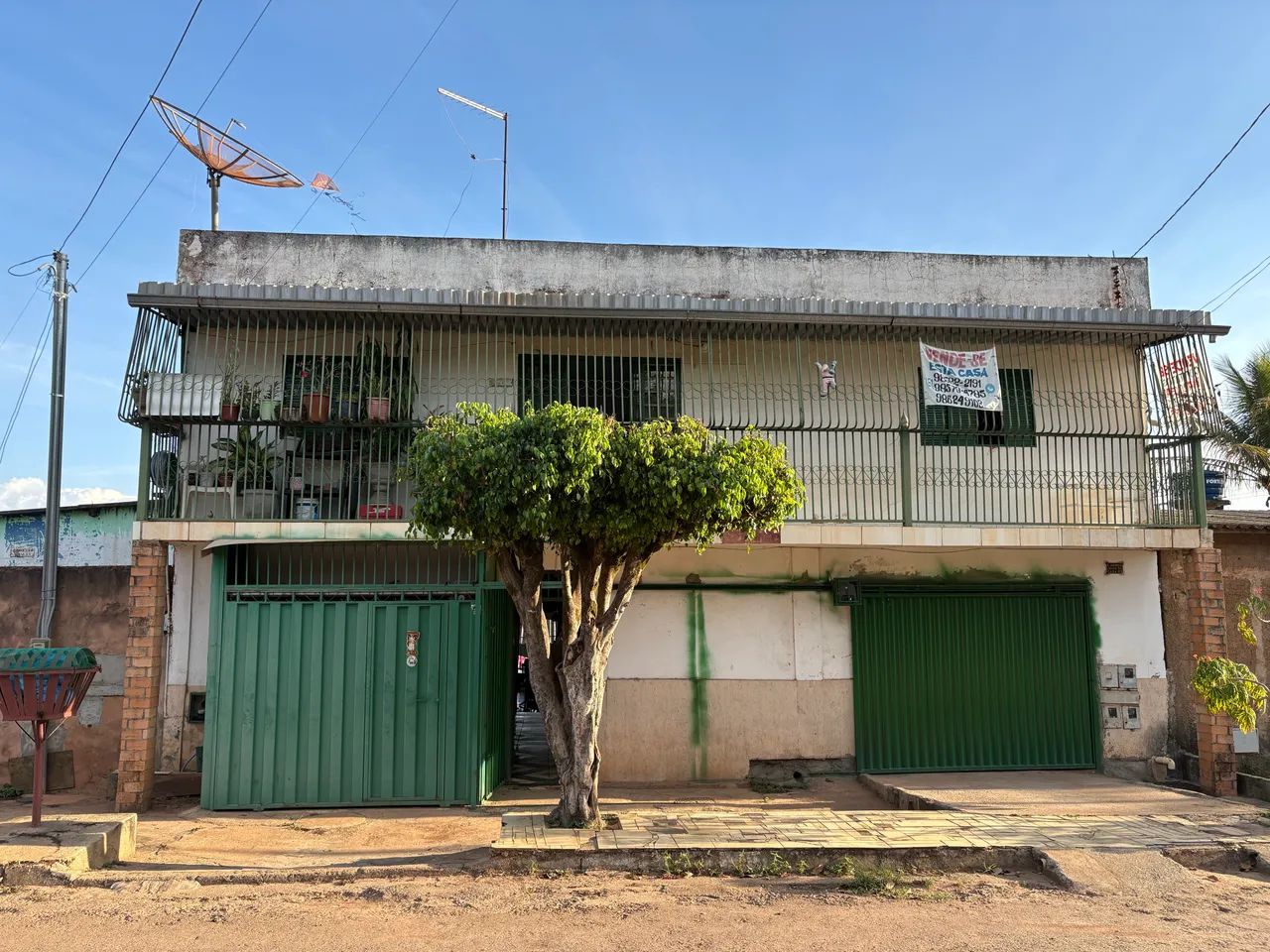 VENDO LOTE COM 3 CASAS
