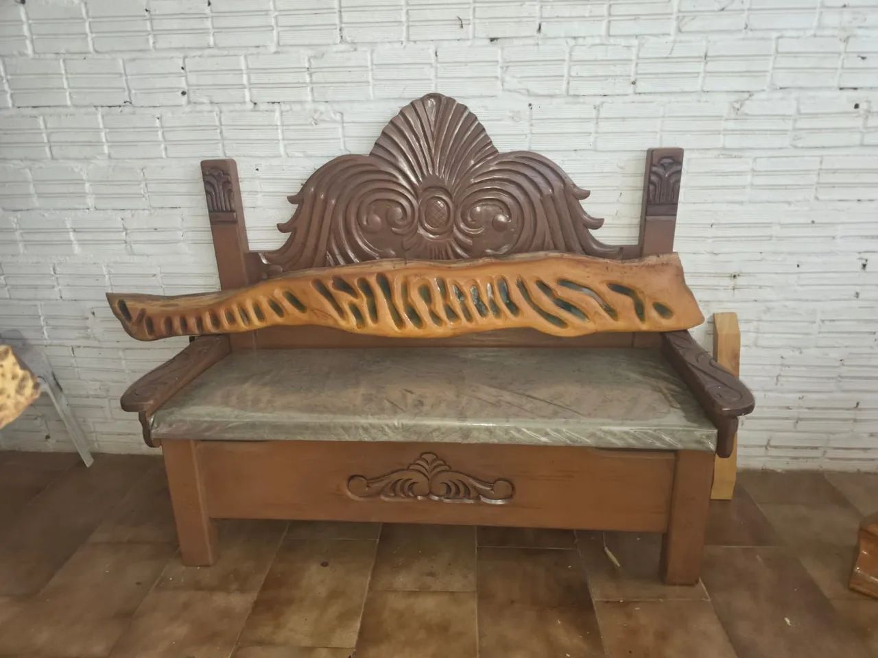 Vendo esse canapé ideal para seu terraço e estabelecimento de trabalho.