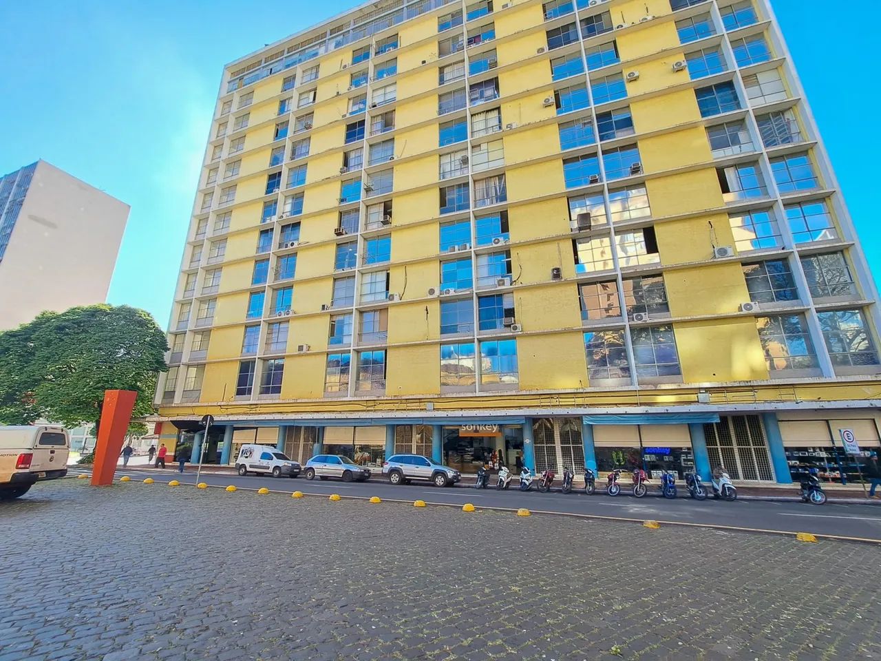 Sala comercial à venda no Edifício Júlio Fuganti, Centro de Londrina