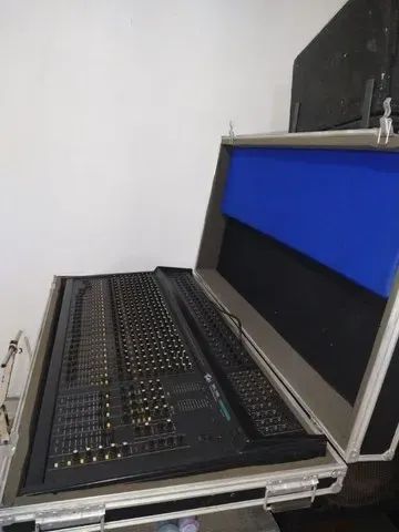 mesa de som Peavey console com hard case modelo SRC-2400 super