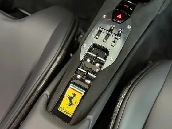 Ferrari 296 GTS (Híbrido), foto 12 de 20