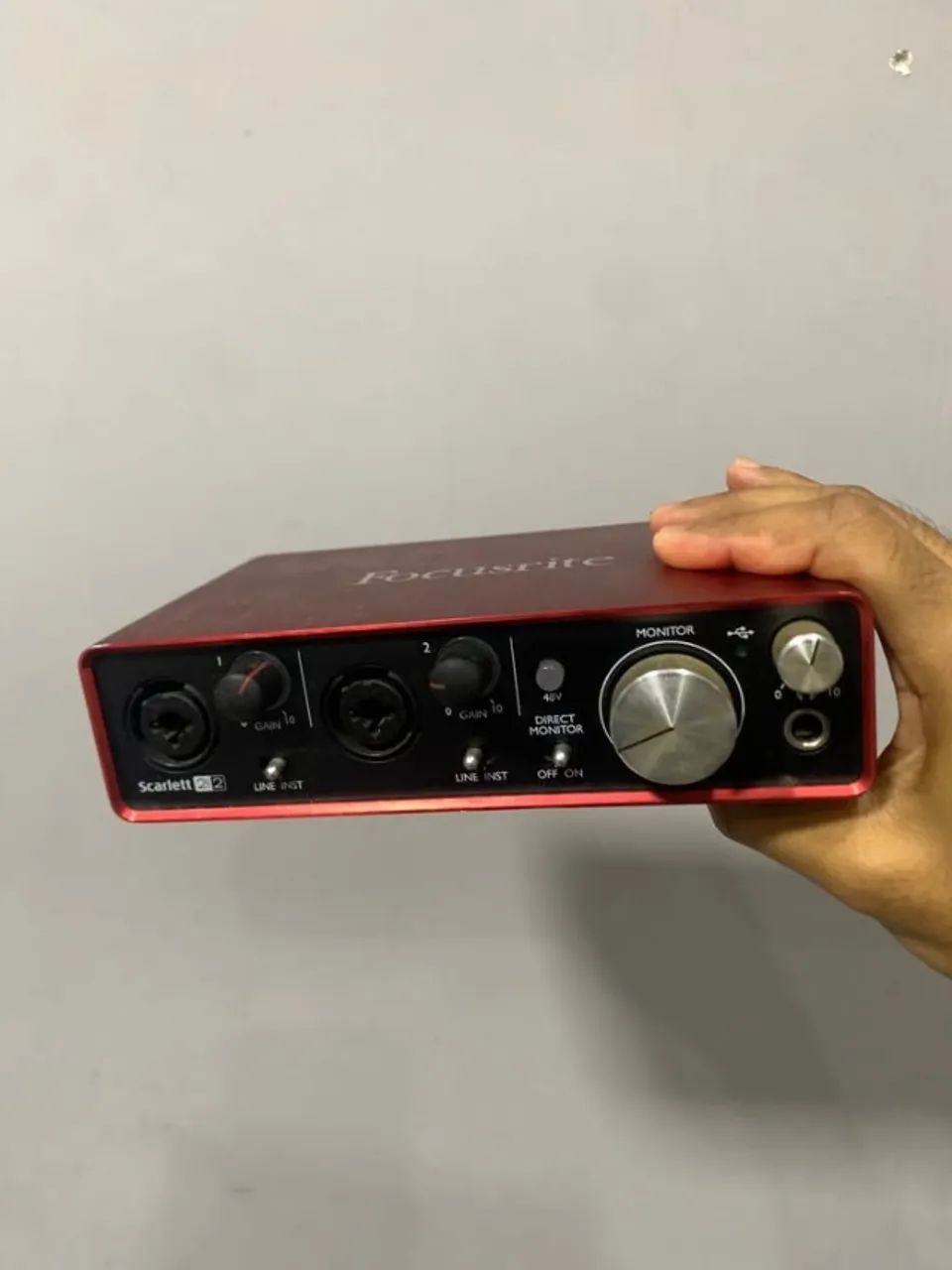Interface Focusrite 2i2 + Microfone Scarlett - Foto 2