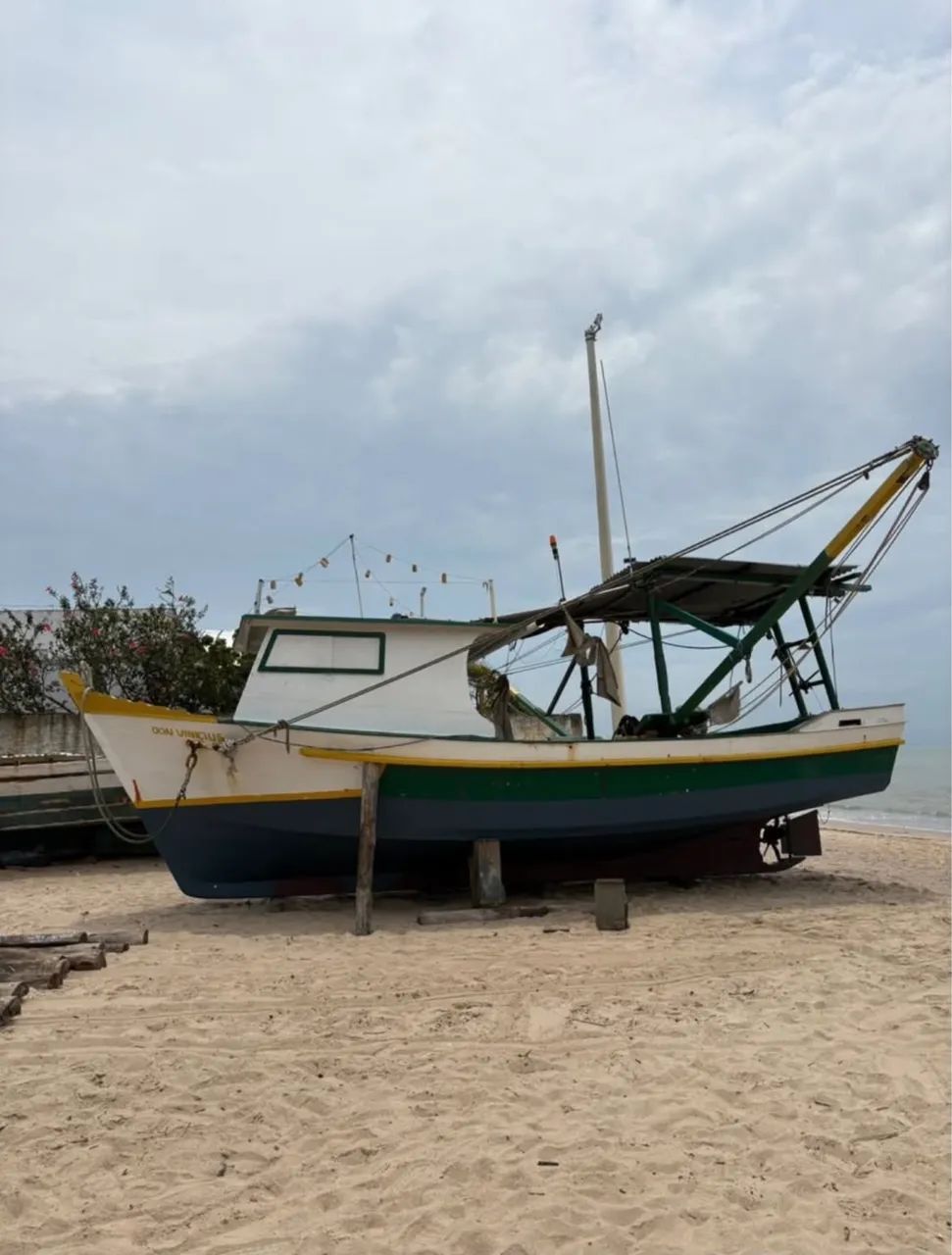 VENDE-SE BOTE DE PESCA COM LICENÇA DE ARRASTO CAMARÃO - Foto 3
