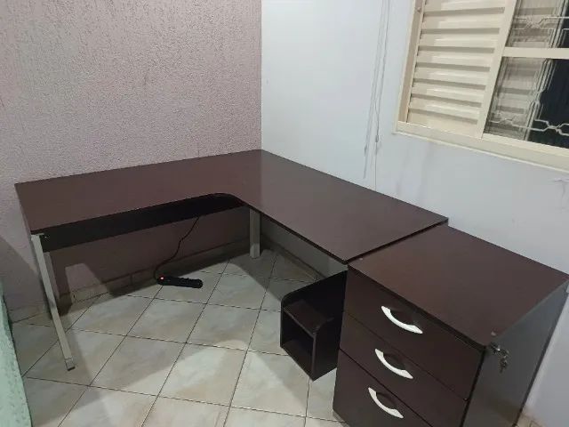 Mesa de escritório 1,40x1,40 com gaveteiro - Foto 4