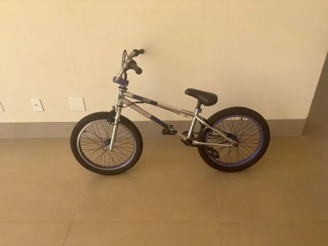 Bicicleta BMX freestyle de alumínio
