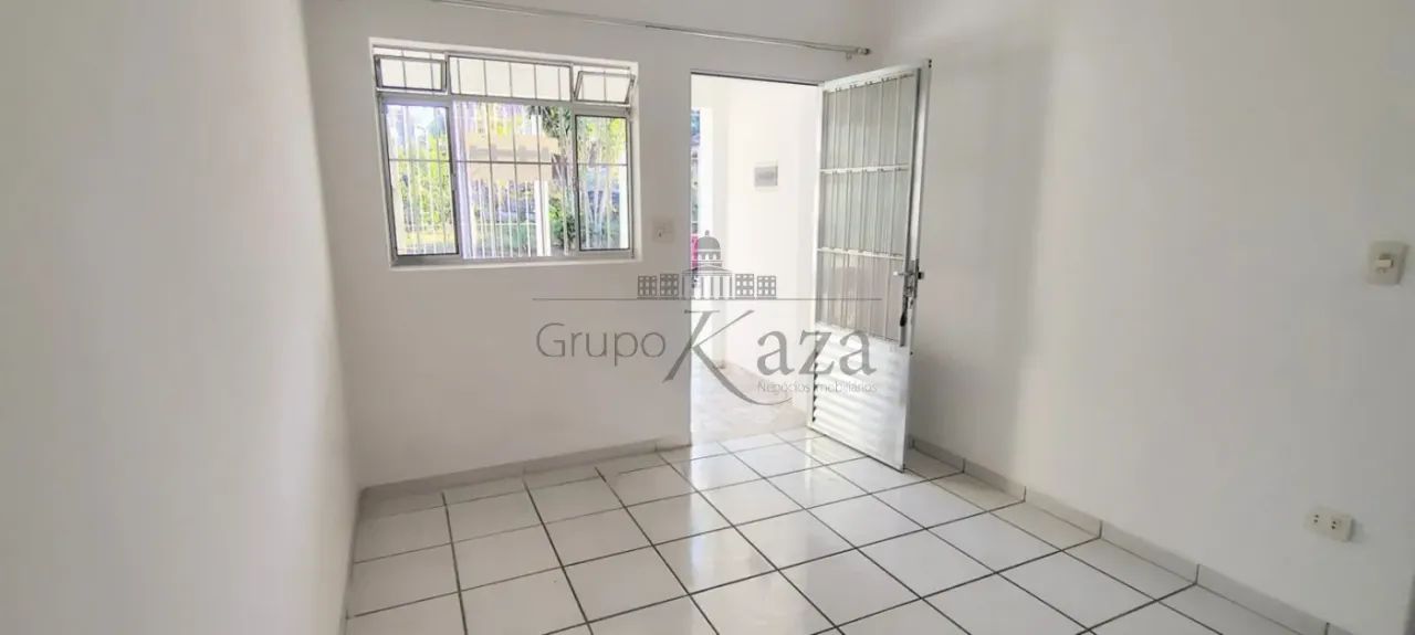 Oportunidade - Casa Comercial - Centro - Jacareí - 1 Dormitório - 70m².