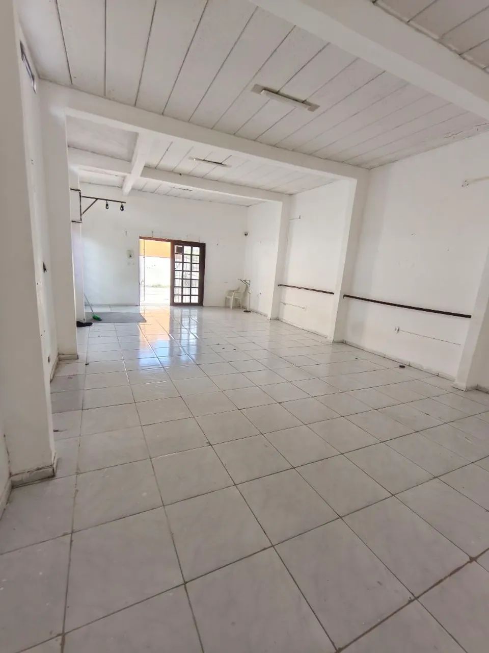 ALUGO PONTO COMERCIAL NO VINHAIS 