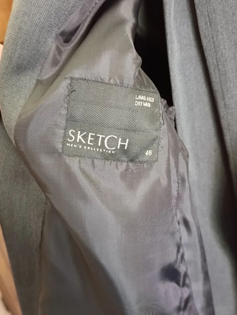 Terno da marca sketch,cor cinza,  novíssimo  - Foto 2