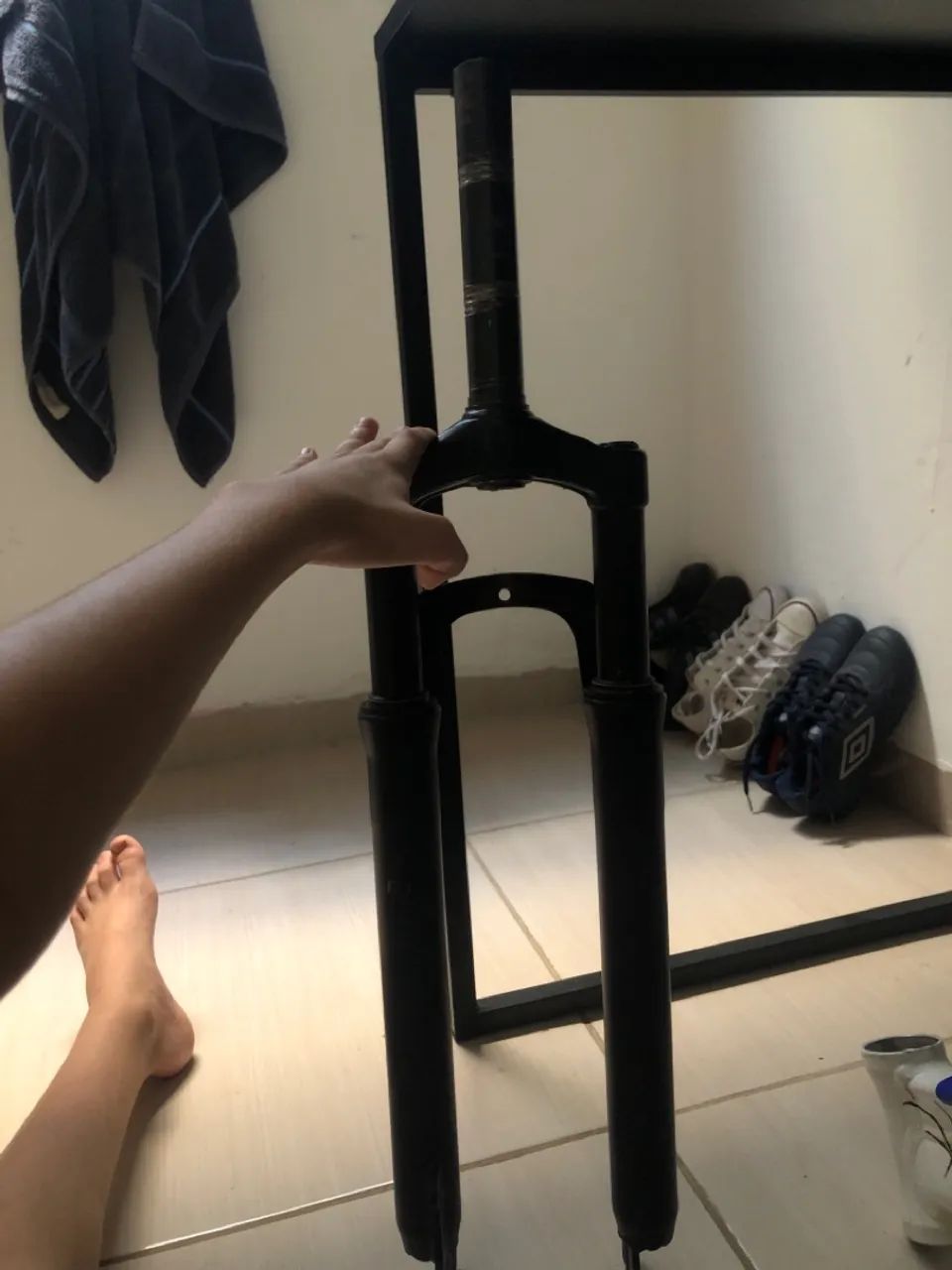 Vende se! Suspensão preta aro 29  - Foto 3
