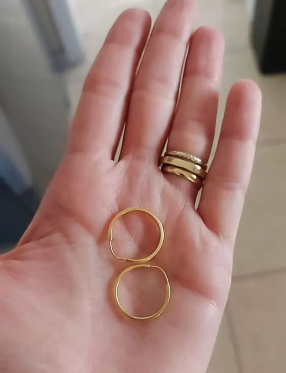 Vendo brinco de argola Prata 925, banhado a ouro 18k com certificado de garantia 
