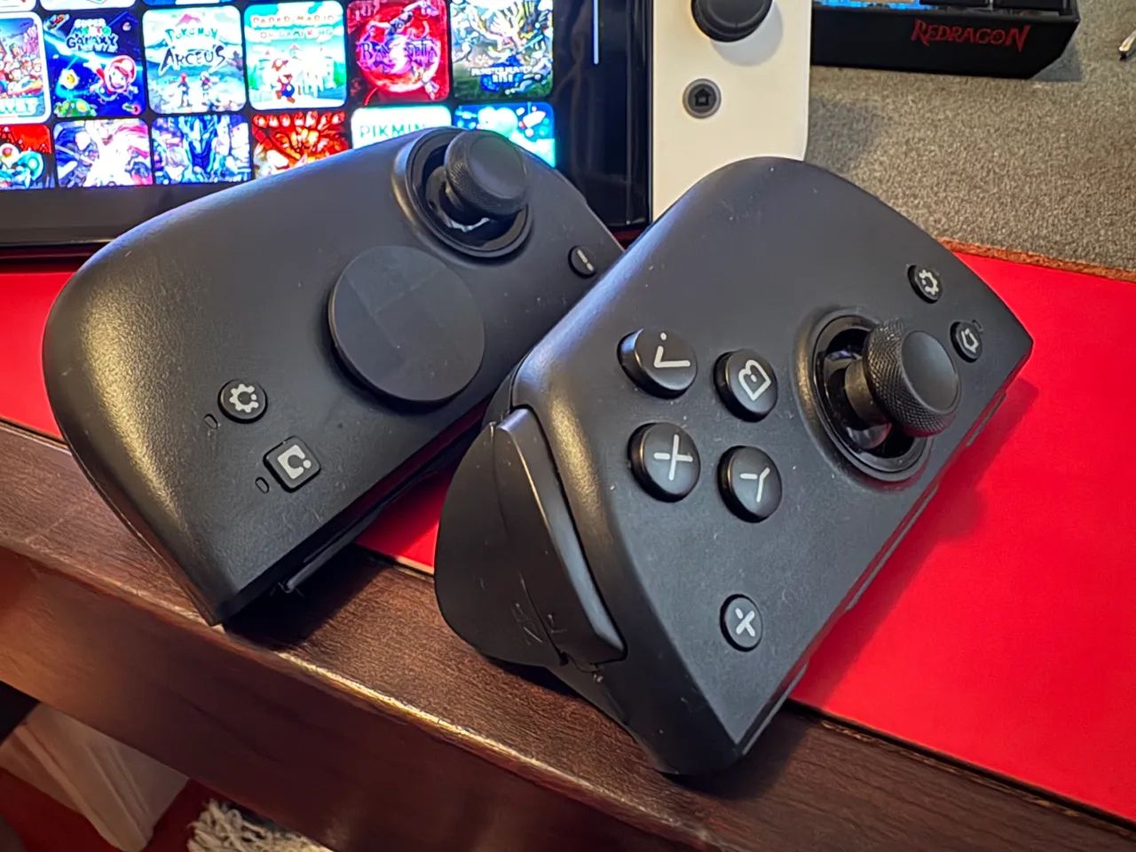 Nintendo Switch Oled Desbloqueado + Par de controles pro Mobapad - Foto 2
