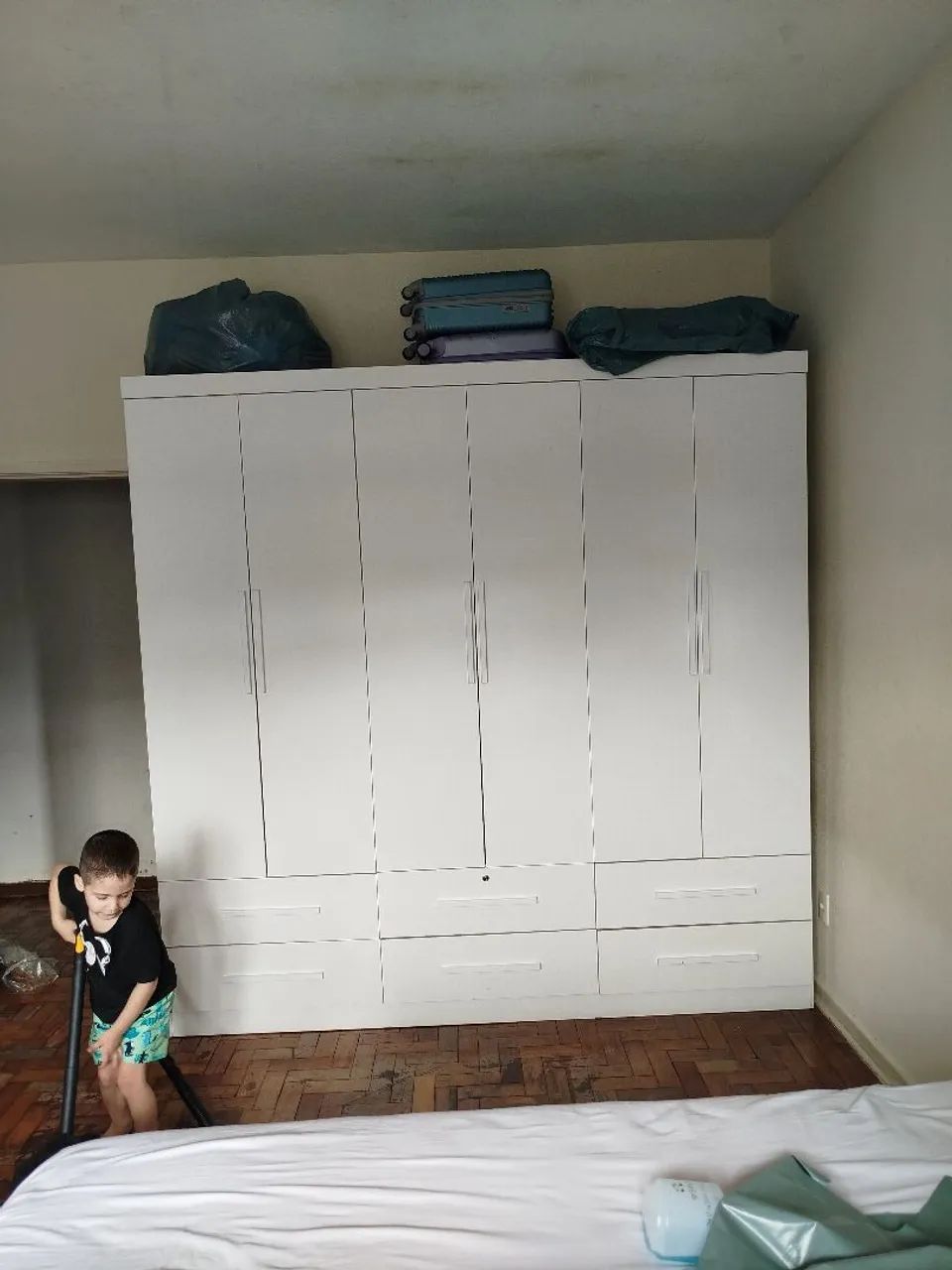 Guarda-roupa seis portas 6 gavetas bem conservado apenas r$r$ 400 - Foto 2