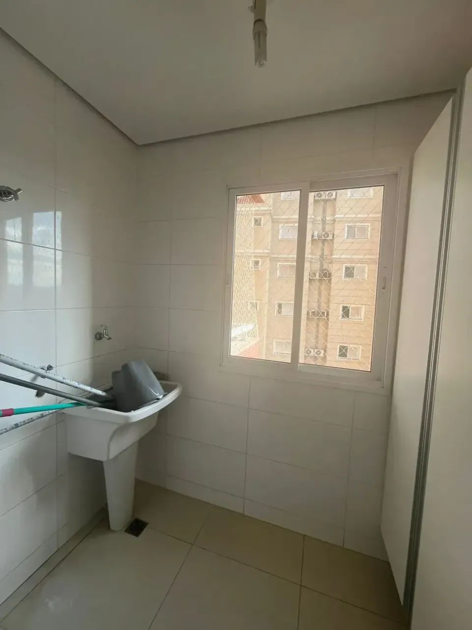 Alugo apartamento com dois dormitórios do lado do Muffato da J.K. - Foto 4