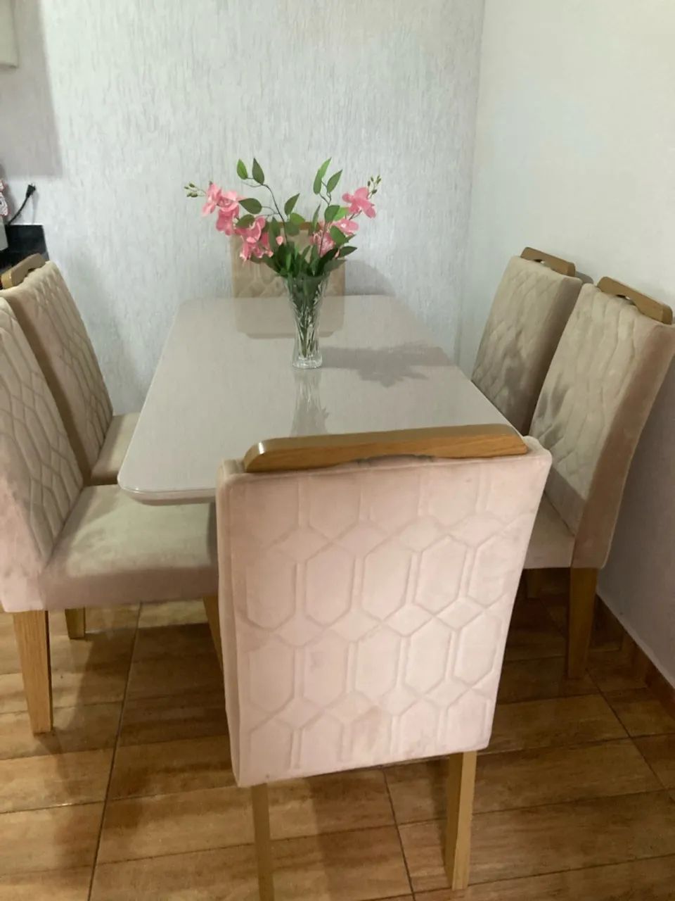 Mesa de jantar com 6 cadeiras - R$ 900,00