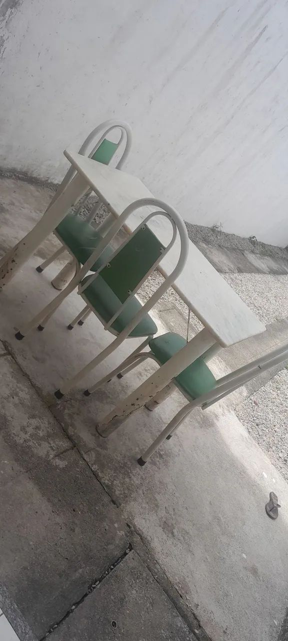 Mesa com 3 cadeiras 