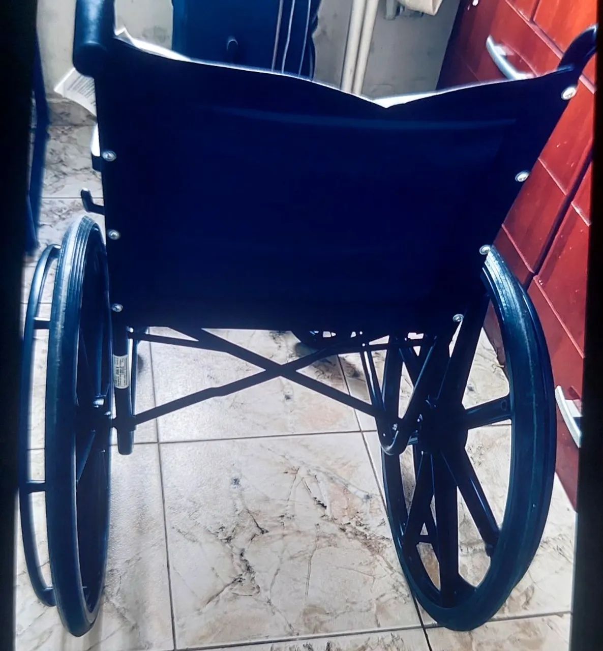 Vendo cadeira de rodas semi nova