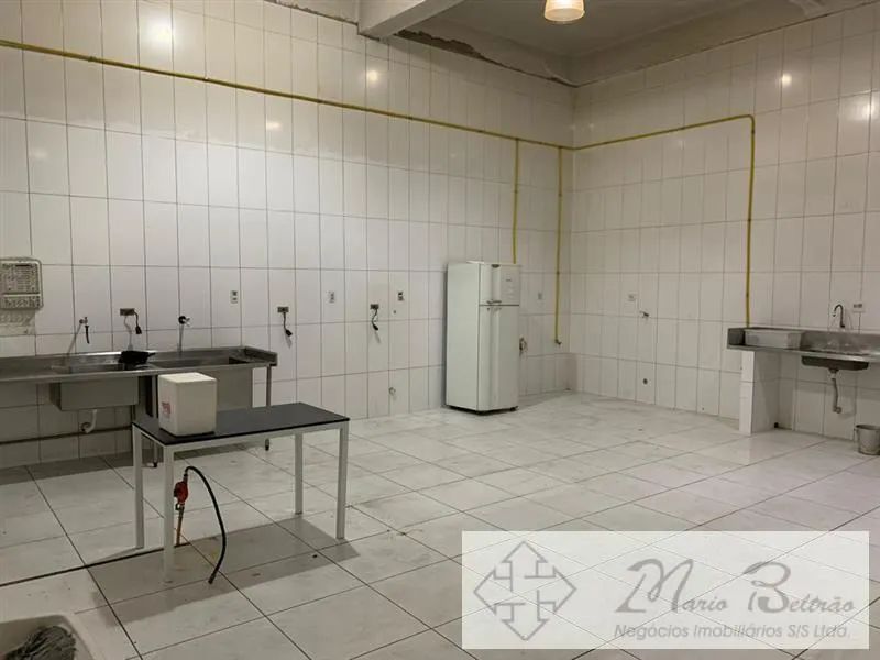Salão comercial ótimo para depósito ou cozinha