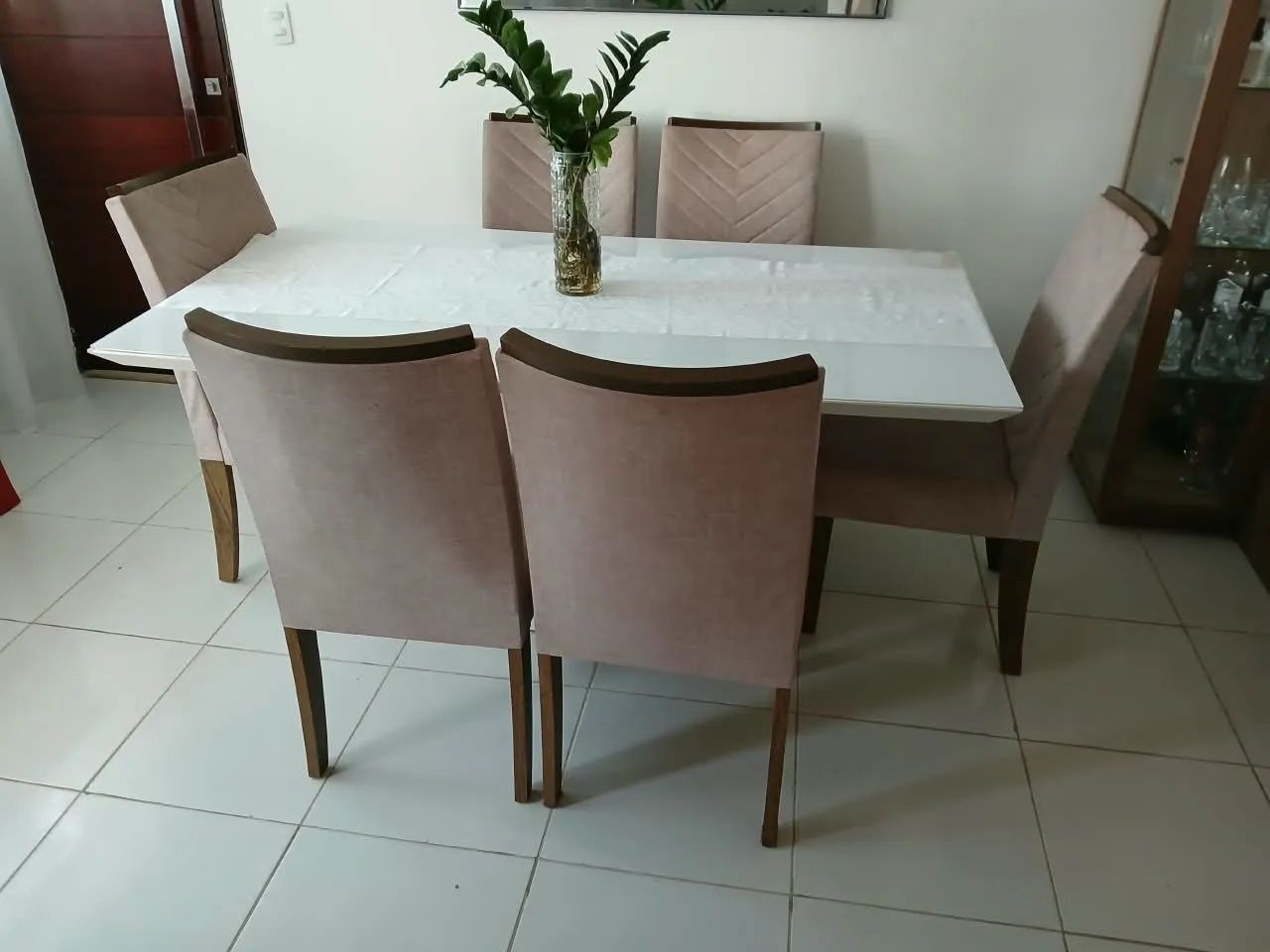 Vendo mesa com 6 cadeiras. - Foto 4