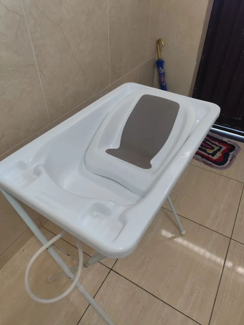 Banheira para bebês com suporte e redutor
