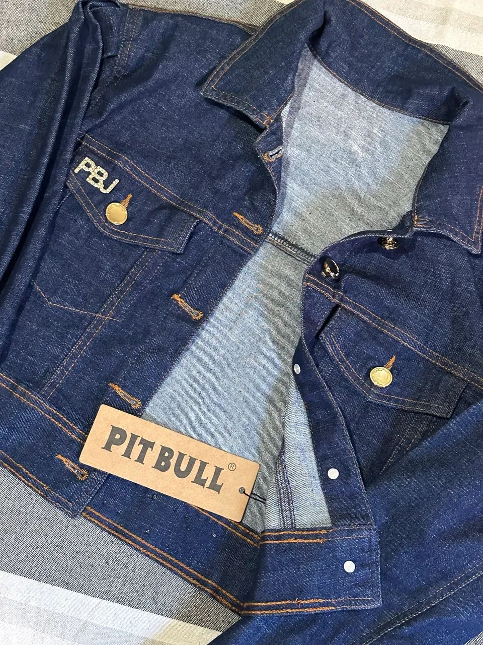 Jaqueta cropped pitbull com logomania nova TAM M