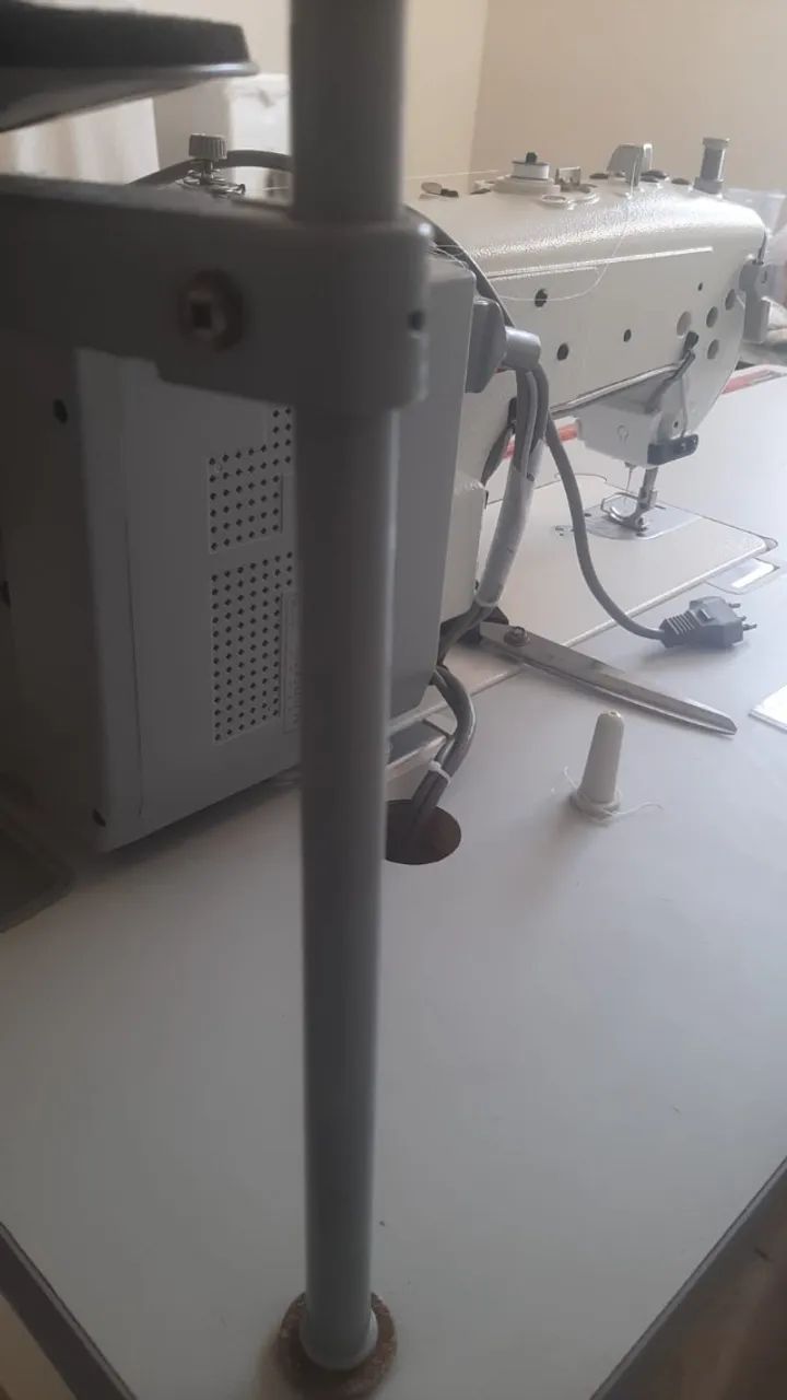 Máquina industrial eletrônica SINGER  - Foto 2