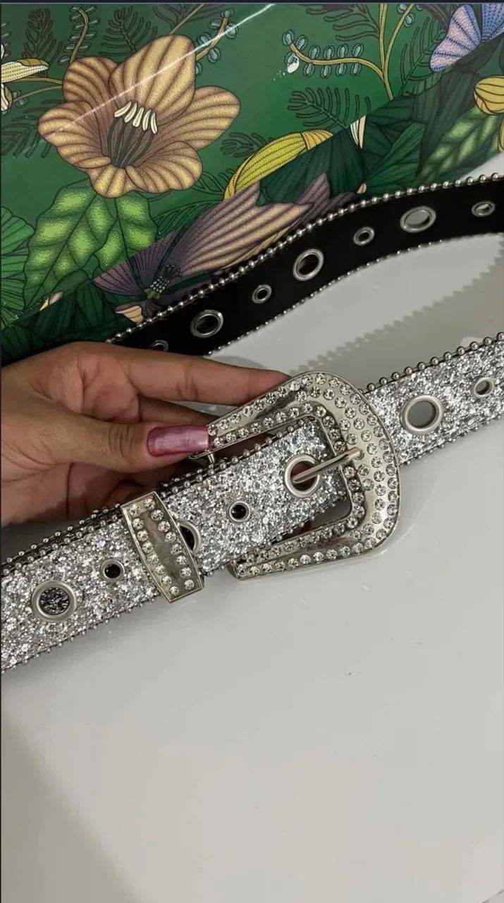 Cinto com strass 