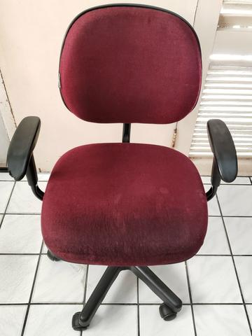 Cadeira para escritório giratoria com ajuste de altura e braços