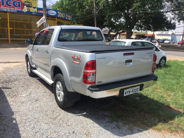 Vendo troco ou financio hilux Manual diesel 4x2 - Foto 6