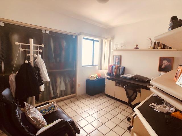 Apartamento Beira-mar 4 quartos, 2 suítes e 3 vagas, super conservado - Foto 9