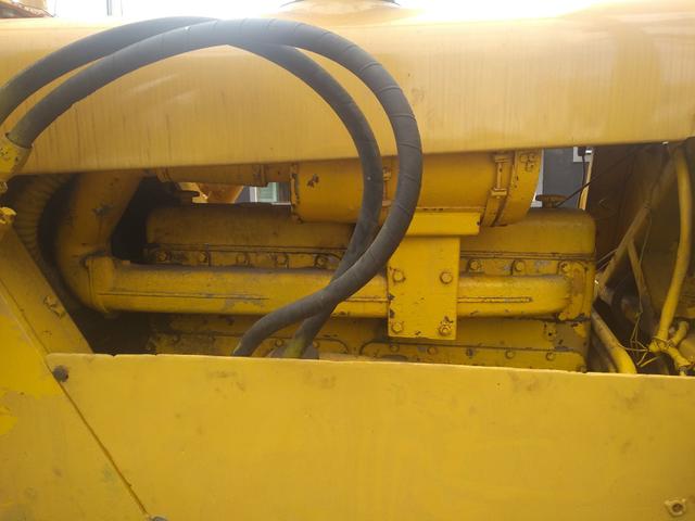 Trator esteira AD14B