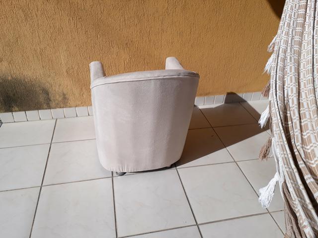 Vende-se poltrona recem forrada - R$150 - Foto 3