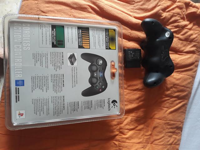 Controle Gamer Top de linha. Marca Logitech