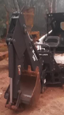 Braco escavador para mini carregadeira