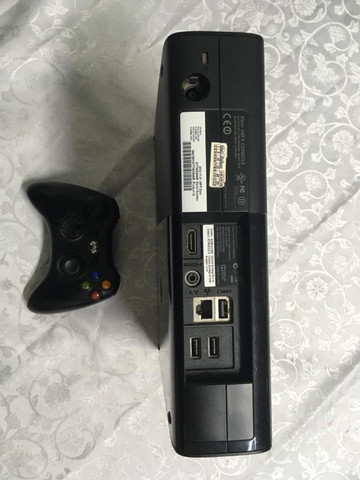 Xbox 360 desbloqueado com dois controles - Foto 3