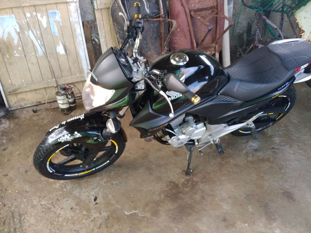 Cb300 bem conservada vando e troco por xre - Foto 8