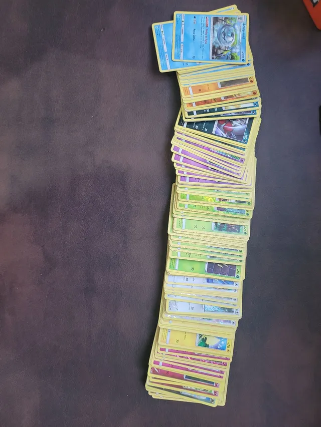 Lote de 1000 cartas Pokemon - Escorrega o Preço