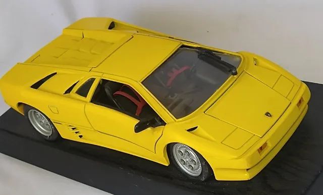 Miniatura Lamborghini Diablo 1990 Maisto 1/18 (com Base)