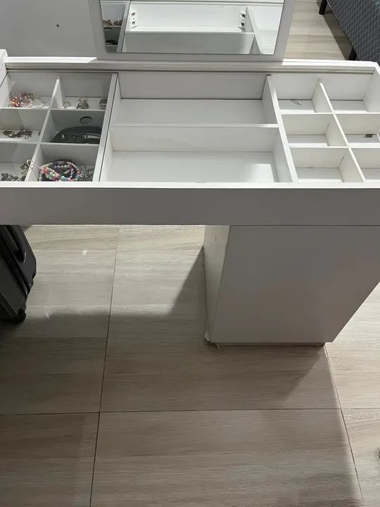 Escrivaninha com penteadeira branca  - Foto 2